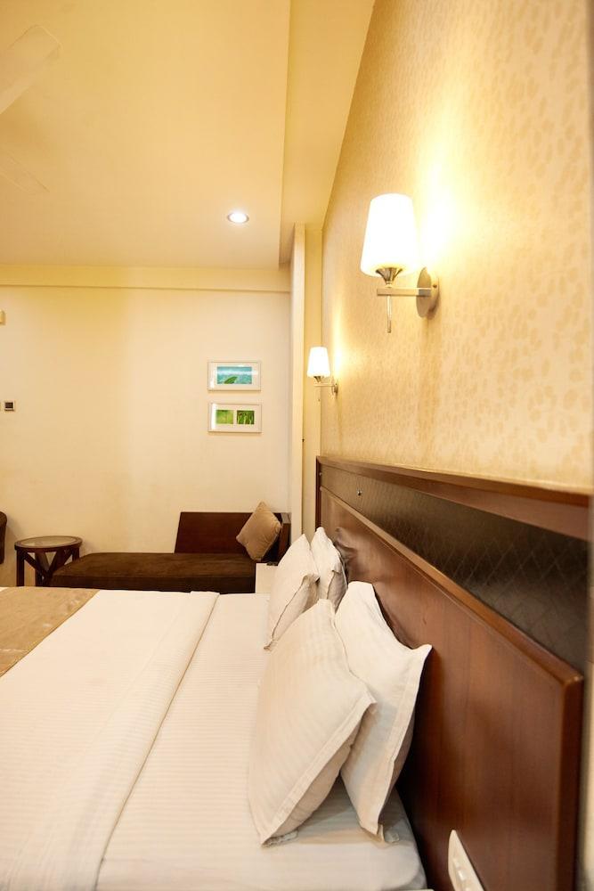 Hotel Sai Mahal Shirdi Exteriör bild