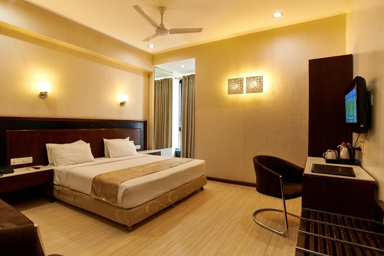 Hotel Sai Mahal Shirdi Exteriör bild